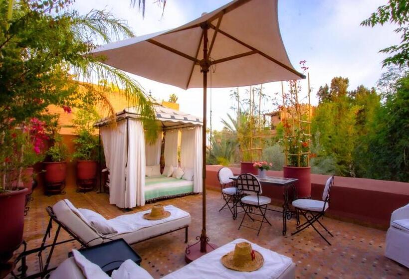 سوییت, Riad Kaiss By Anika