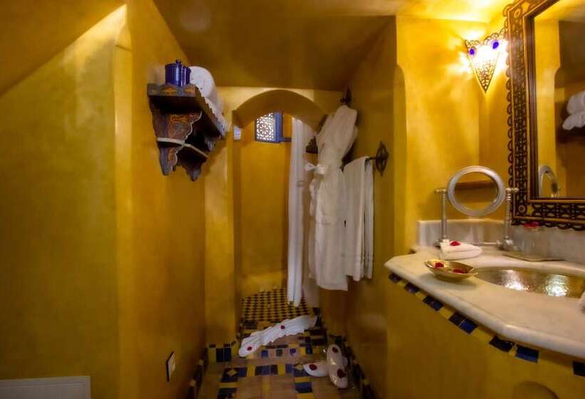 سوییت, Riad Kaiss By Anika