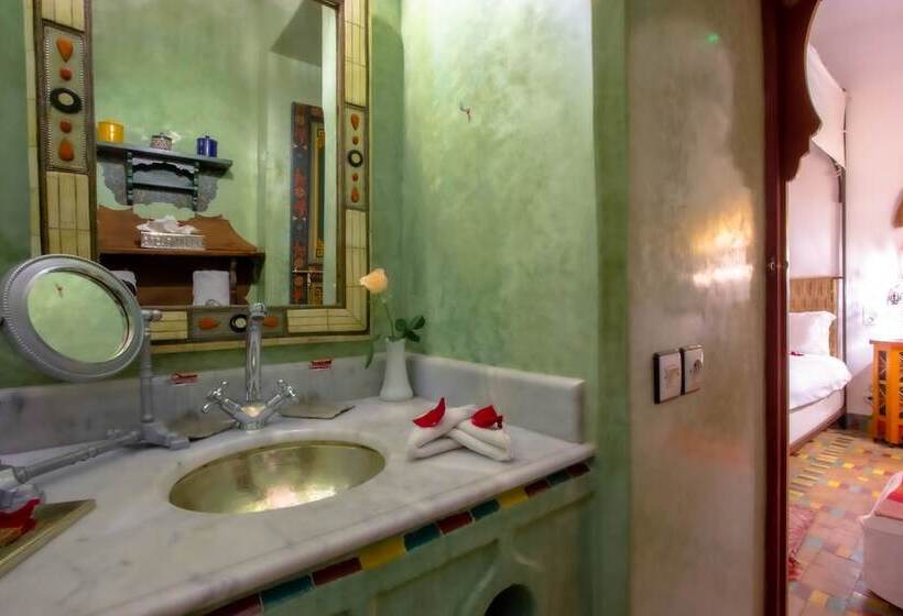 سوییت, Riad Kaiss By Anika