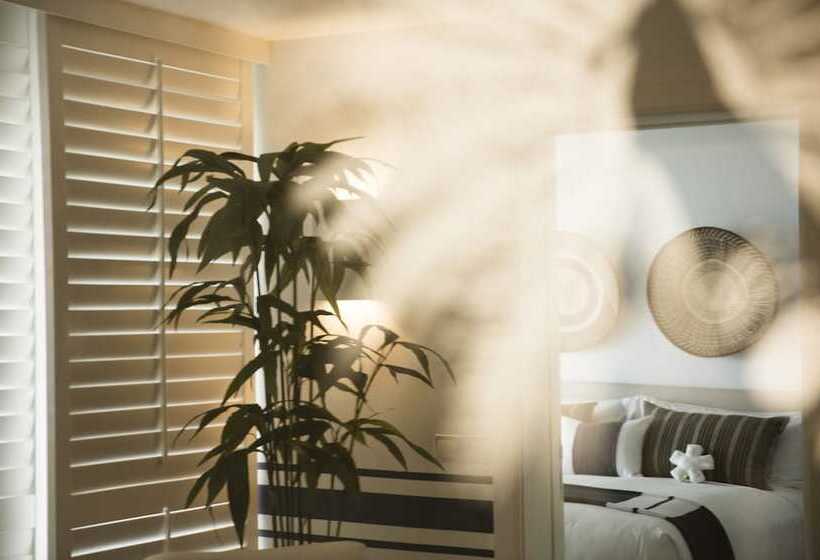 Полулюкс, Lux Grand Gaube Resort & Villas