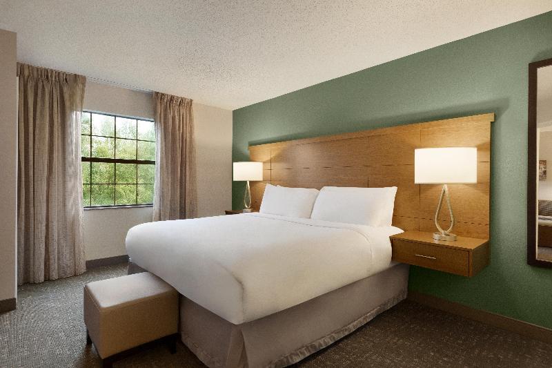 キングサイズベッドのスイートルーム, Staybridge Suites Tampa East  Brandon, An Ihg
