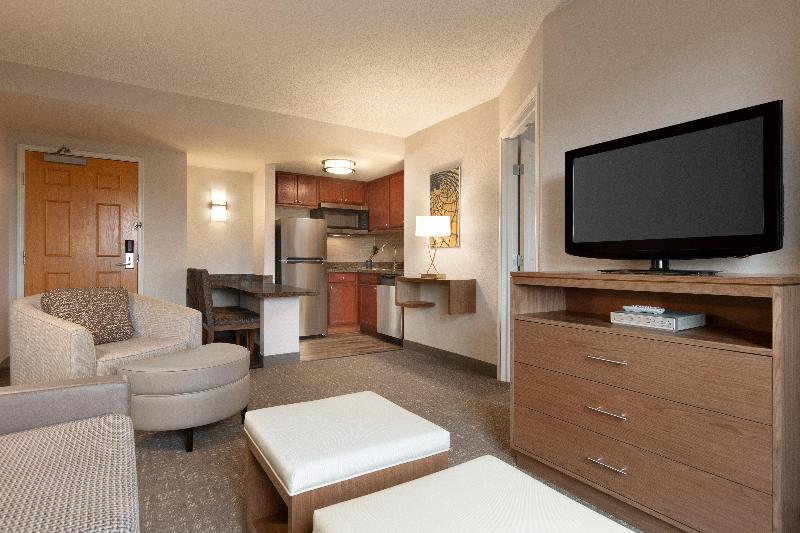 キングサイズベッドのスイートルーム, Staybridge Suites Tampa East  Brandon, An Ihg