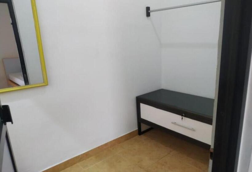 اتاق استاندارد, Oyo 90699 Yellow White Guesthouse Palu