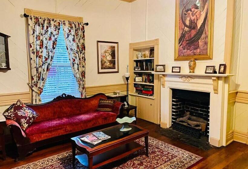 오두막, Grady House Bed And Breakfast