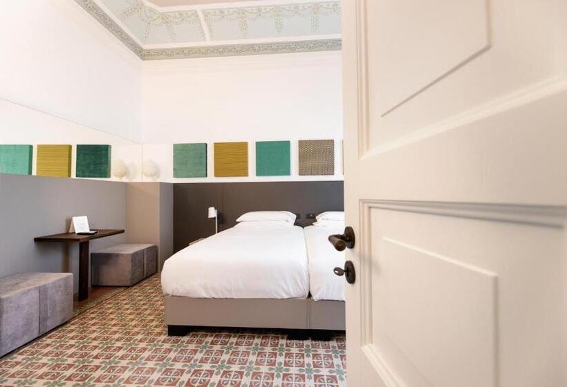 Трехместный Номер Стандарт с Балконом, Riflessi Acireale Palace Suites