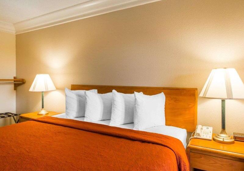 스탠다드 룸 킹사이즈 침대, Quality Inn