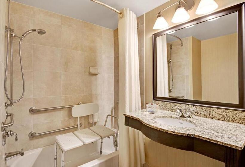 اتاق استاندارد با تخت بزرگ برای معلولان, Wingate By Wyndham State Arena Raleigh/cary