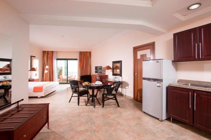 اتاق استاندارد سه نفره, Swiss Inn Plaza Hotel