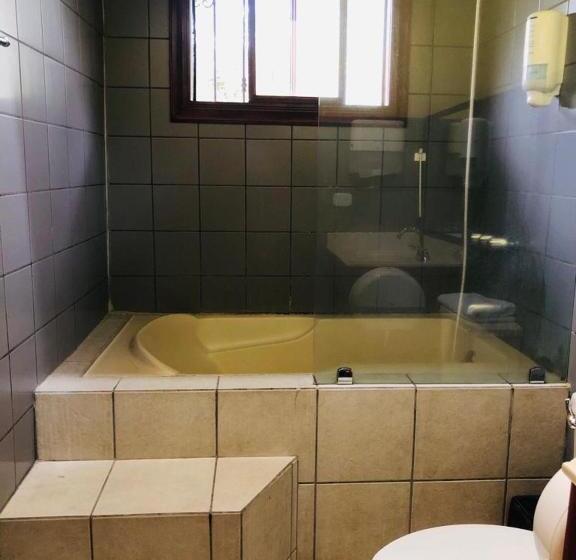 ویلای 3 خوابه, ávita Lodge