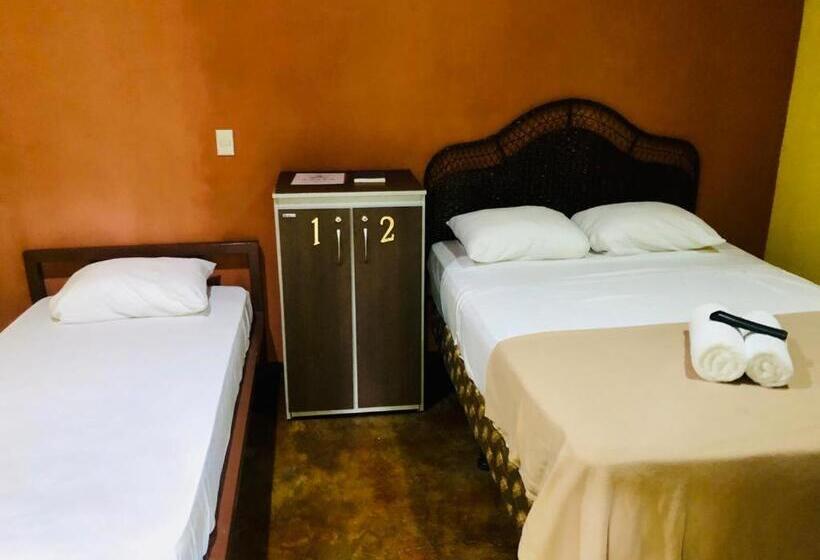 اتاق استاندارد سه نفره, ávita Lodge