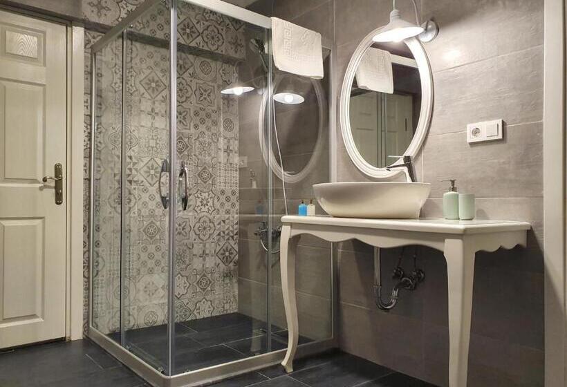 غرفة قياسية مطلّة علي البحر مزوَّدة بشُرفة, Dilek Agaci Butik Otel