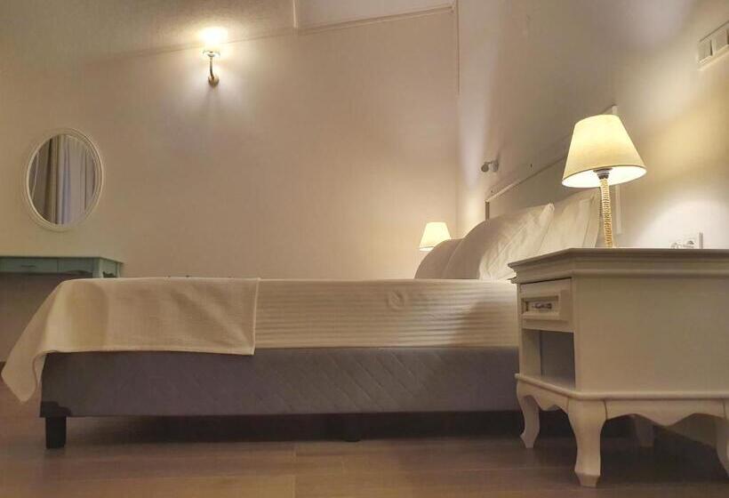 غرفة ديلوكس مطلّة علي البحر مزوَّدة بشُرفة, Dilek Agaci Butik Otel