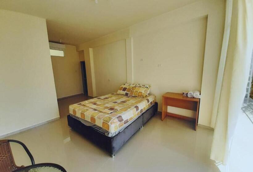سوییت جونیور با چشم‌انداز استخر, Mau Suite&apartment