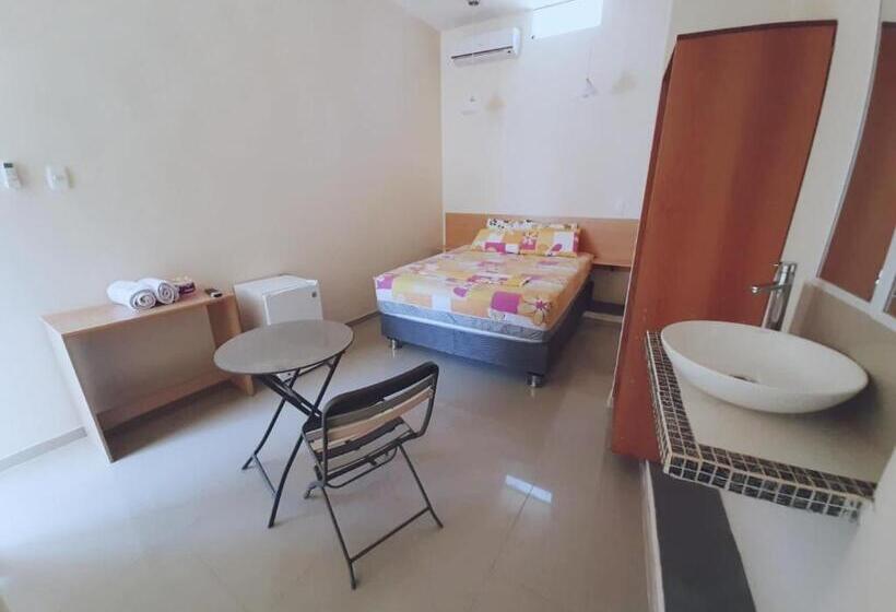 سوییت جونیور با چشم‌انداز استخر, Mau Suite&apartment