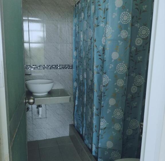 سوییت جونیور با چشم‌انداز استخر, Mau Suite&apartment