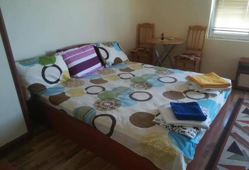 اتاق استاندارد سه نفره, Guest House Kami