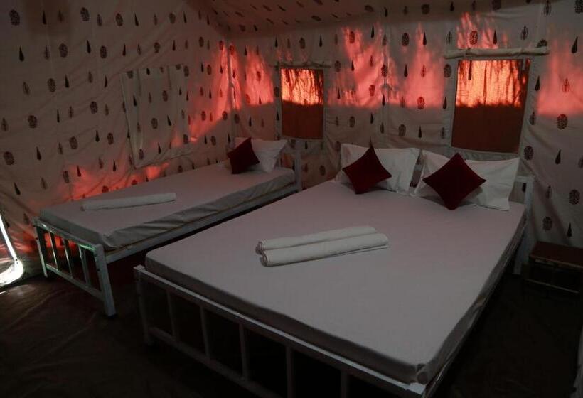 Трехместный Номер Стандарт с Балконом, Kaziranga Eco Camp