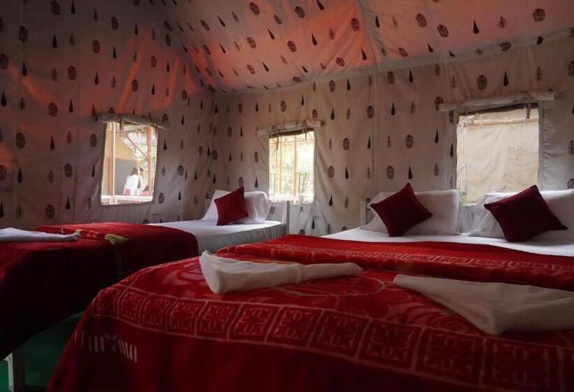 Трехместный Номер Стандарт с Балконом, Kaziranga Eco Camp