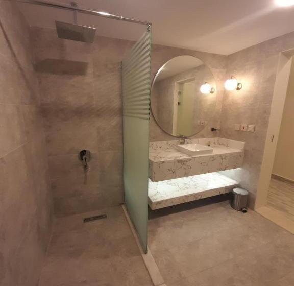 스탠다드 스튜디오, Al Anoud & Aljawhara Apartments