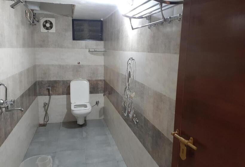 חדר סופריור עם מיטת קינג, Nature Villa Kochi