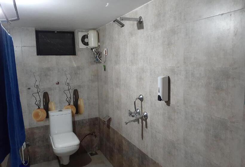 سوییت جونیور لوکس, Nature Villa Kochi