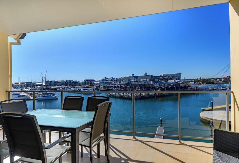 Superior 2-bedroom flat with a view, Dolphin Quay Apartments