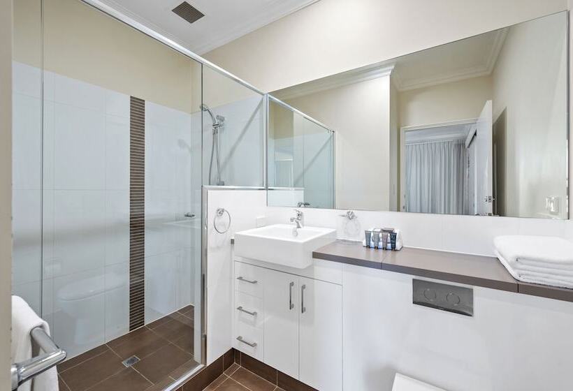 Superior 2-bedroom flat with a view, Dolphin Quay Apartments