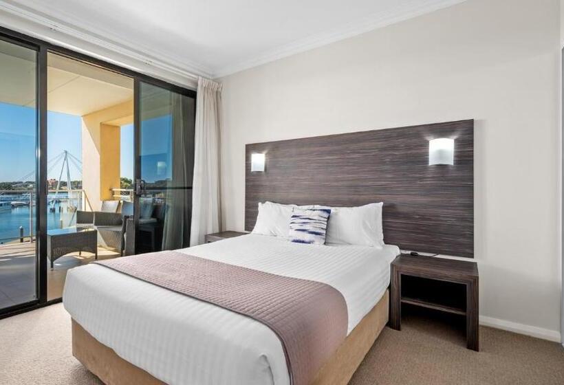 Superior 2-bedroom flat with a view, Dolphin Quay Apartments