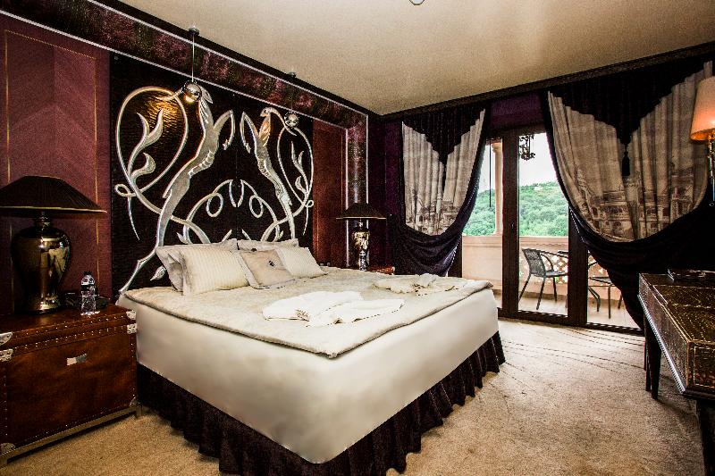 Номер Стандарт Вид на Парк, Royal Castle Design & Spa