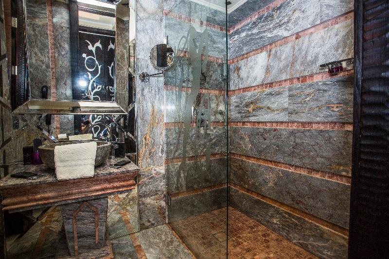 Номер Стандарт Вид на Парк, Royal Castle Design & Spa