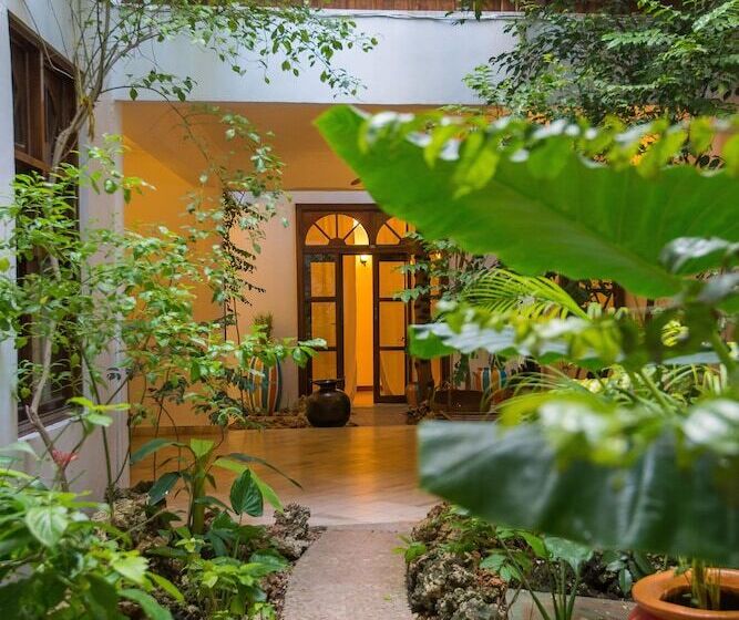 اتاق لوکس با بالکن, The Seyyida Hotel And Spa