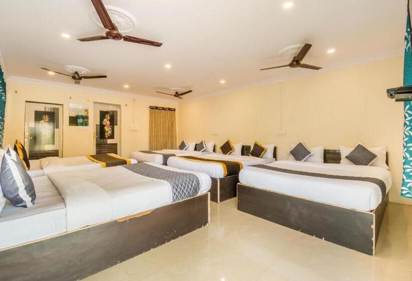Семейный Номер, At Home Prakruthi Resorts