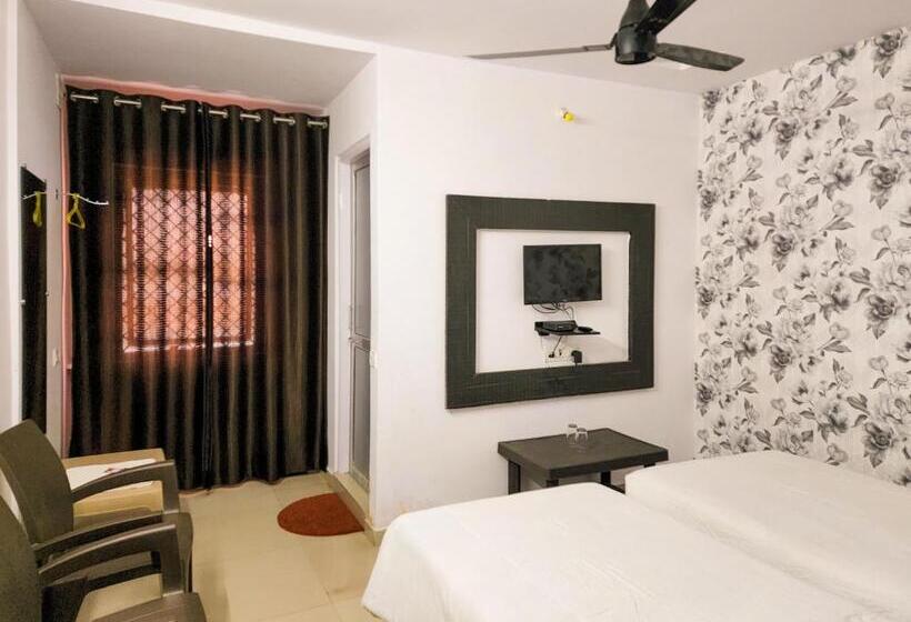 Номер Economy, Shivani Inn Hotel & Banquet