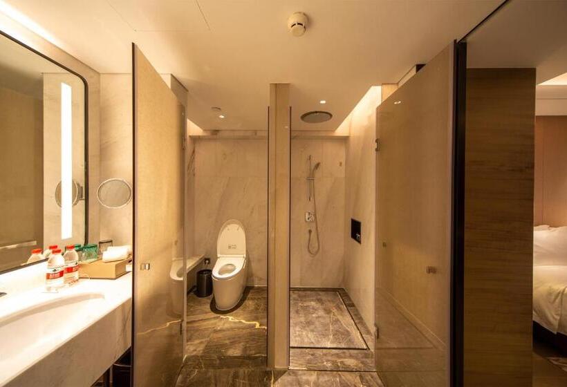 Suite with lake view, Wyndham Garden Jinjiang