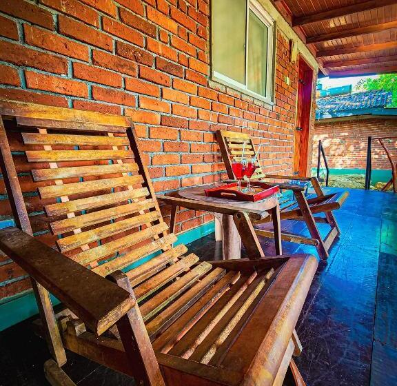 اتاق خانوادگی, Birds Paradise Inn