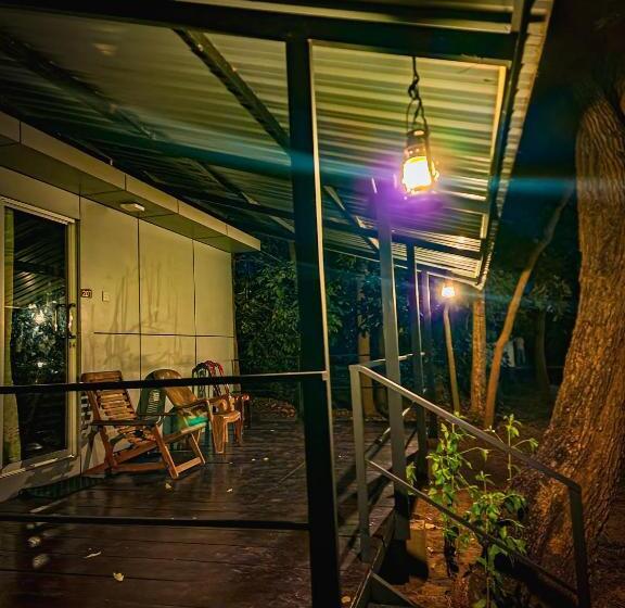 اتاق استاندارد با چشم‌انداز دریاچه, Birds Paradise Inn
