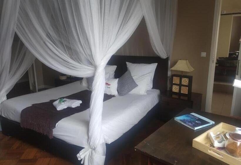 اتاق لوکس با تخت بزرگ, Acacia Inn Guesthouse