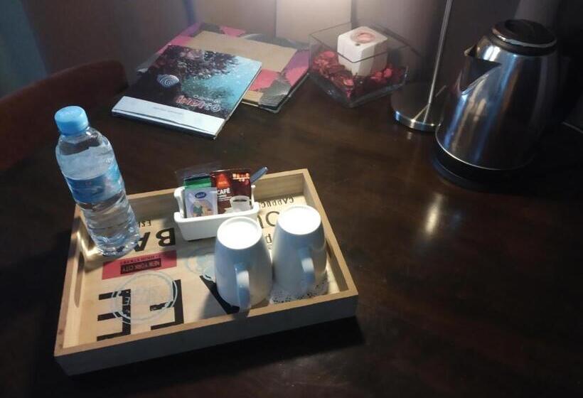 اتاق لوکس با تخت بزرگ, Acacia Inn Guesthouse