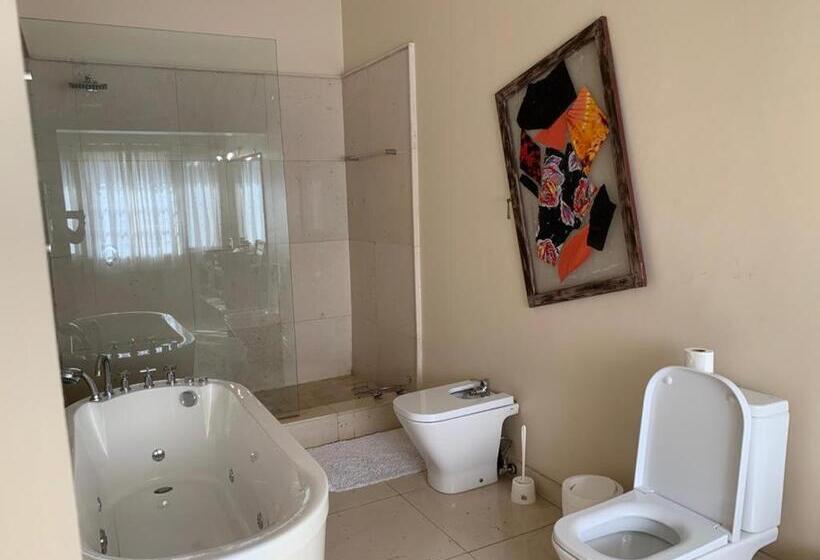 اتاق لوکس با تخت بزرگ, Acacia Inn Guesthouse
