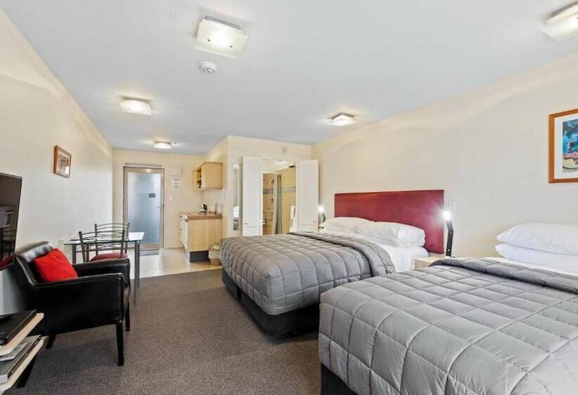 스탠다드 스튜디오, Tussock Peak Lodge