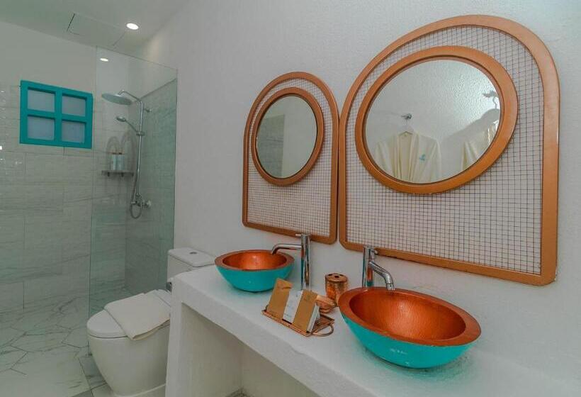 Люкс, Loccal Collection Hotel Komodo