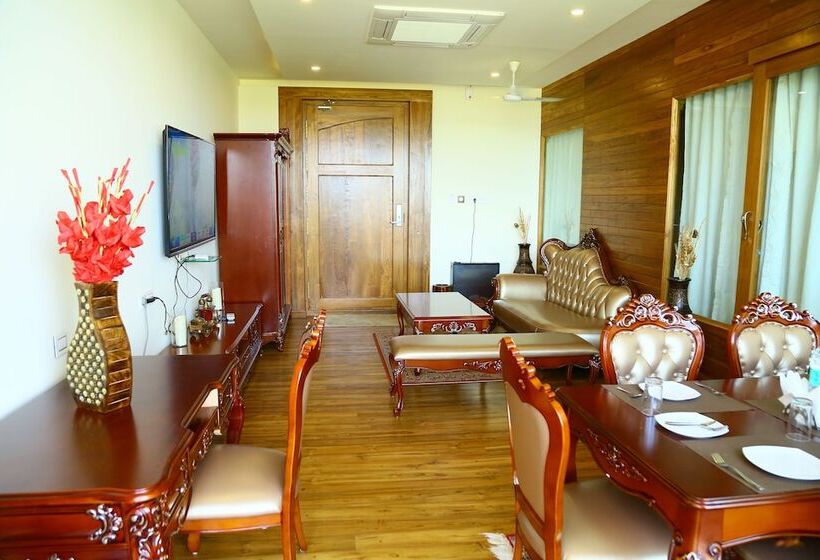 Королевский Люкс, Royal County Resorts