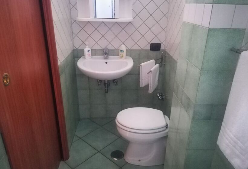 Трехместный Номер Стандарт Вид на Сад, Villa Pollio