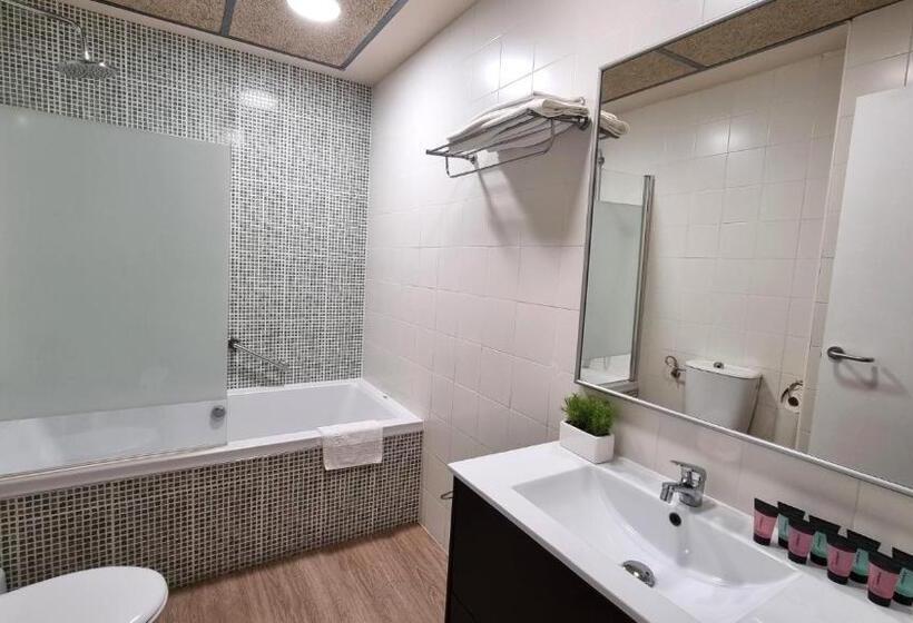 آپارتمان 3 خوابه, Residencia Universitaria Damia Bonet