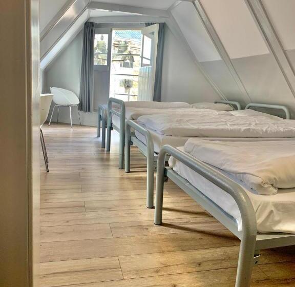 غرفة قياسية رباعية حمام مشترك, The White Tulip Hostel