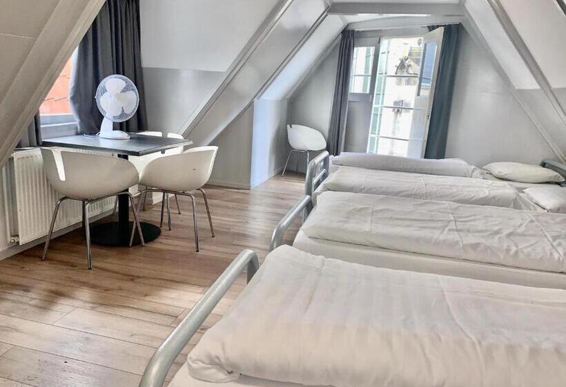 Номер Стандарт Четырехместный Совместный Санузел, The White Tulip Hostel