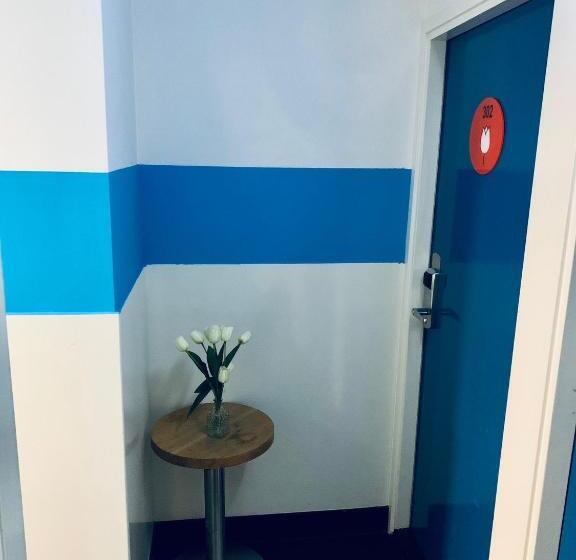 غرفة قياسية رباعية حمام مشترك, The White Tulip Hostel