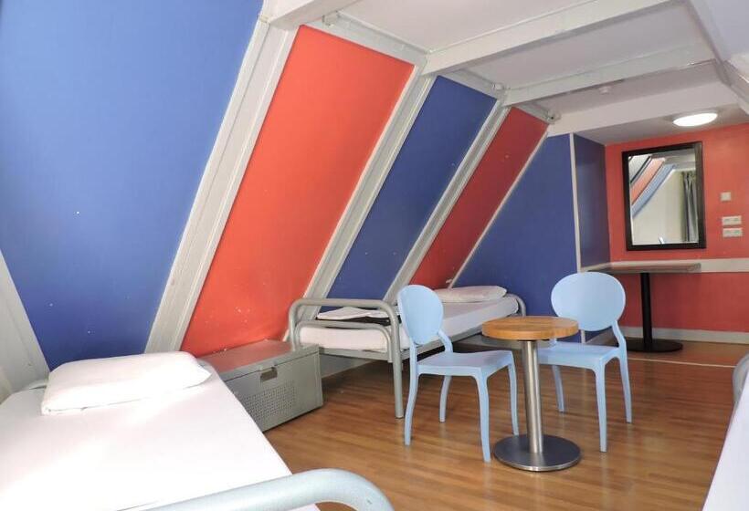 스탠다드 룸, The White Tulip Hostel