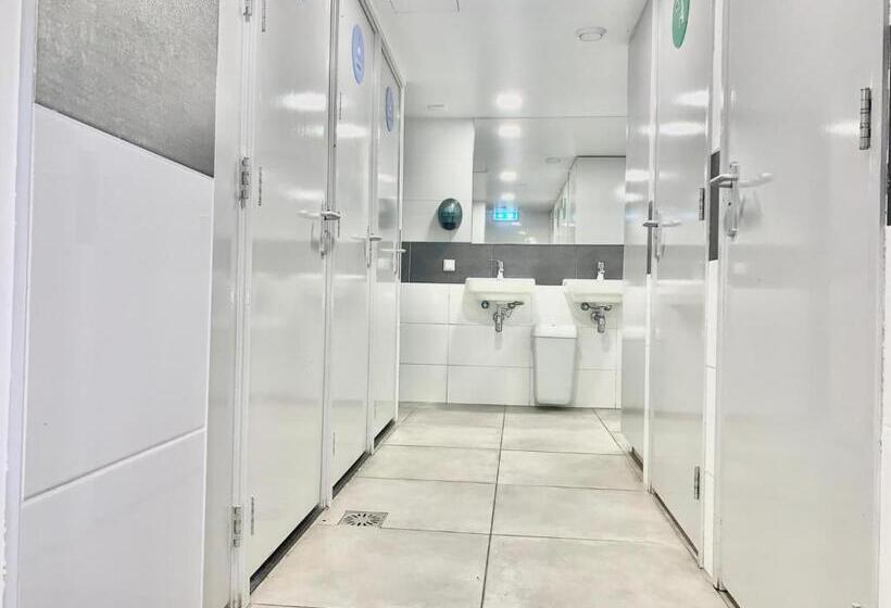 Кровать в Общей Комнате, The White Tulip Hostel