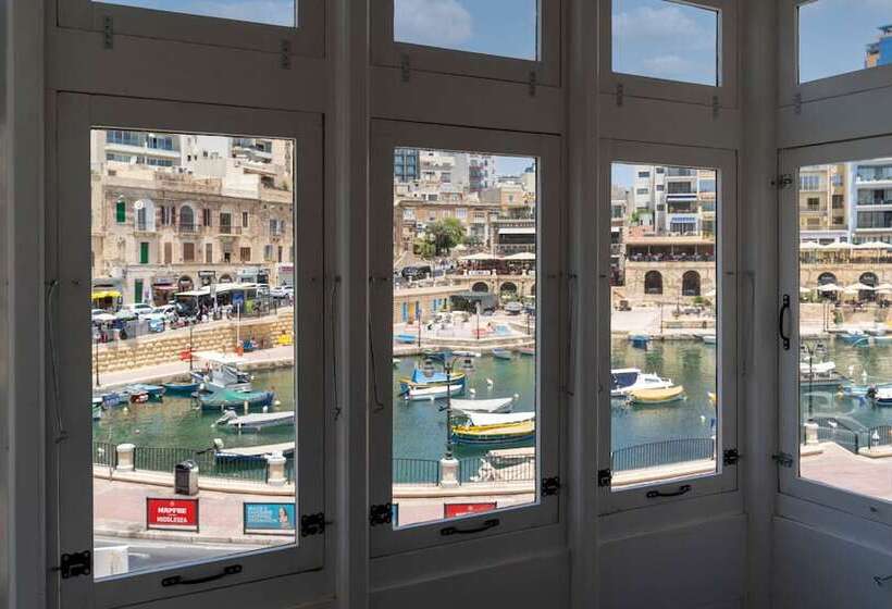 تختخواب در اتاق مشترک, The Rose Hostel